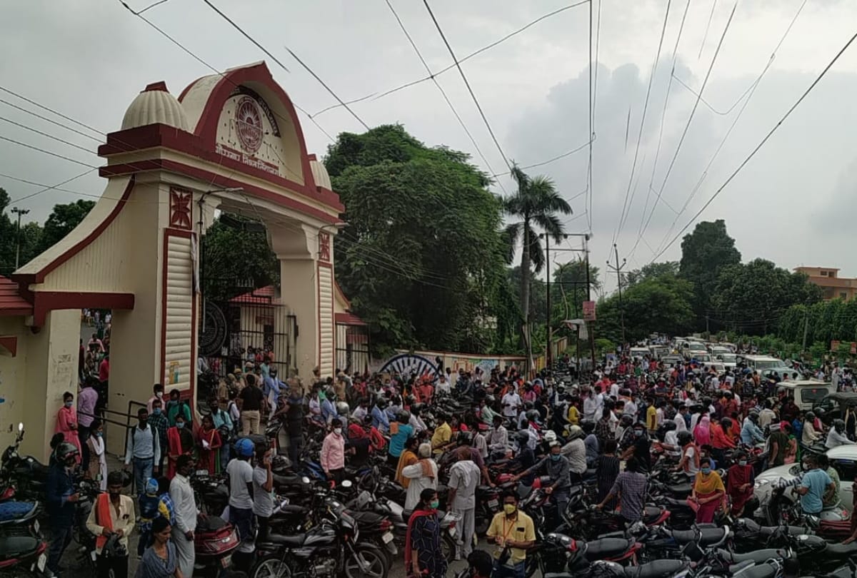 BEd Joint Entrance Examination 2020 social ditancing breack in B.ed exam at gorakhpur latest update