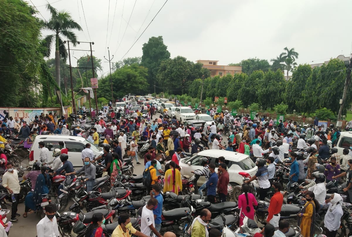 BEd Joint Entrance Examination 2020 social ditancing breack in B.ed exam at gorakhpur latest update