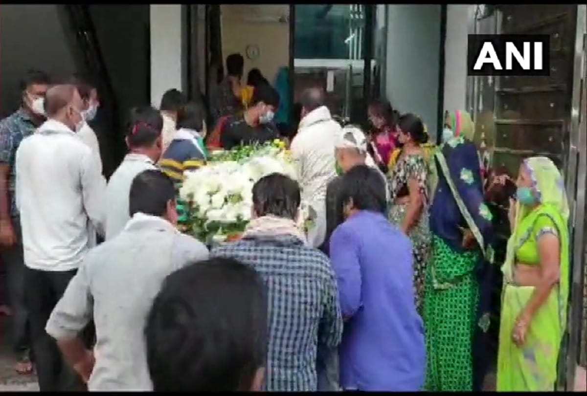 Kerala plane crash Mortal remains of co-pilot Akhilesh Kumar reaches native place Mathura