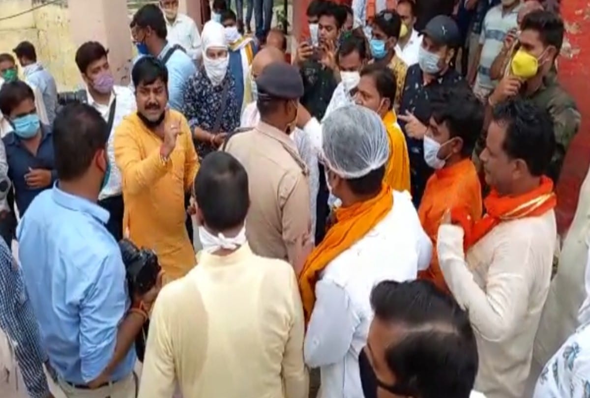 Police Stops Hanuman Chalisa Path Of Hindu Jagran Manch In Firozabad
