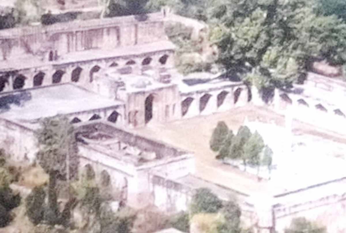 Jammu and Kashmir where Jahangir's intestines are buried, while rest of body is buried in Lahore pakistan