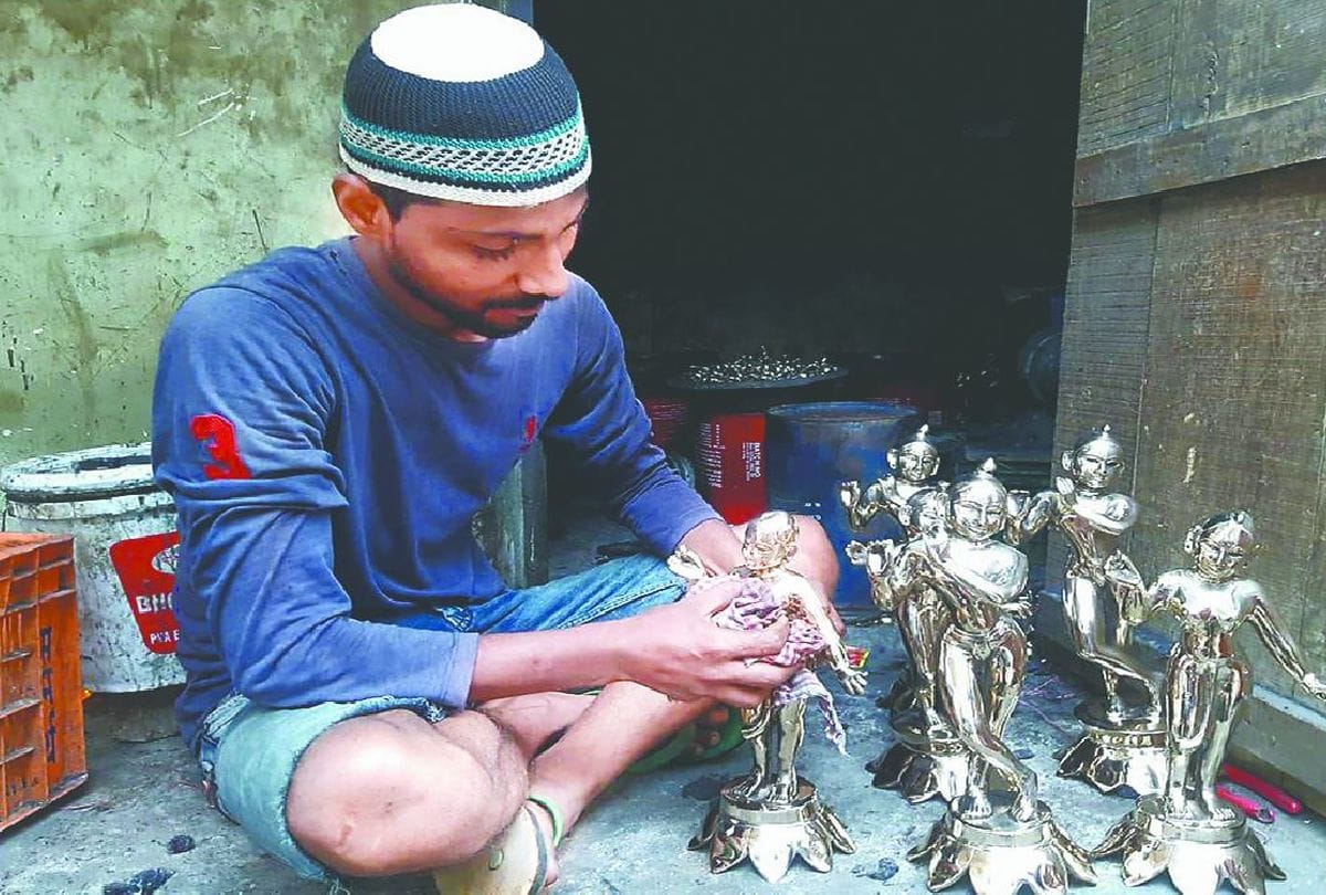 Muslims making sculptures of lord krishna in mathura