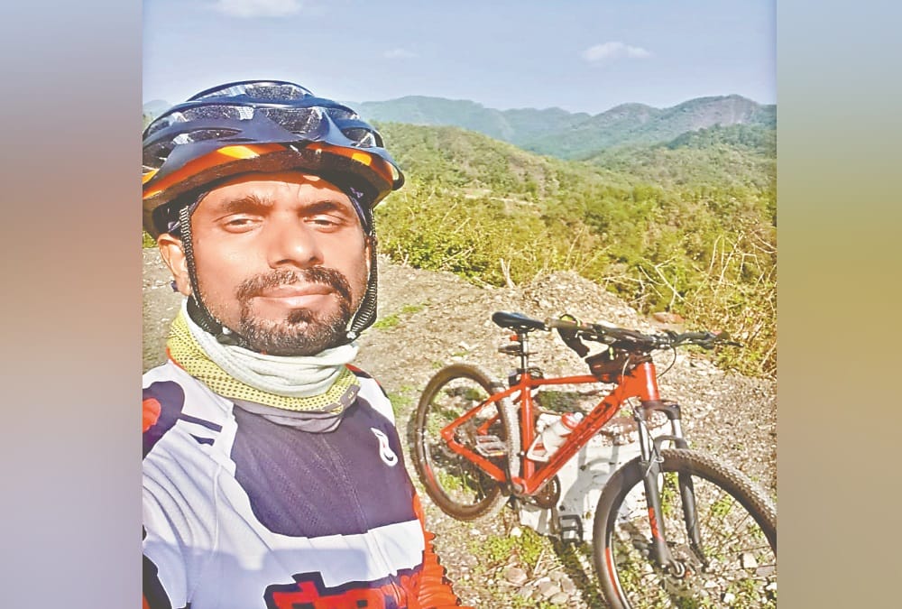 Dehradun Income Tax Officer Doing Cycling in Lockdown , Inspirational Story