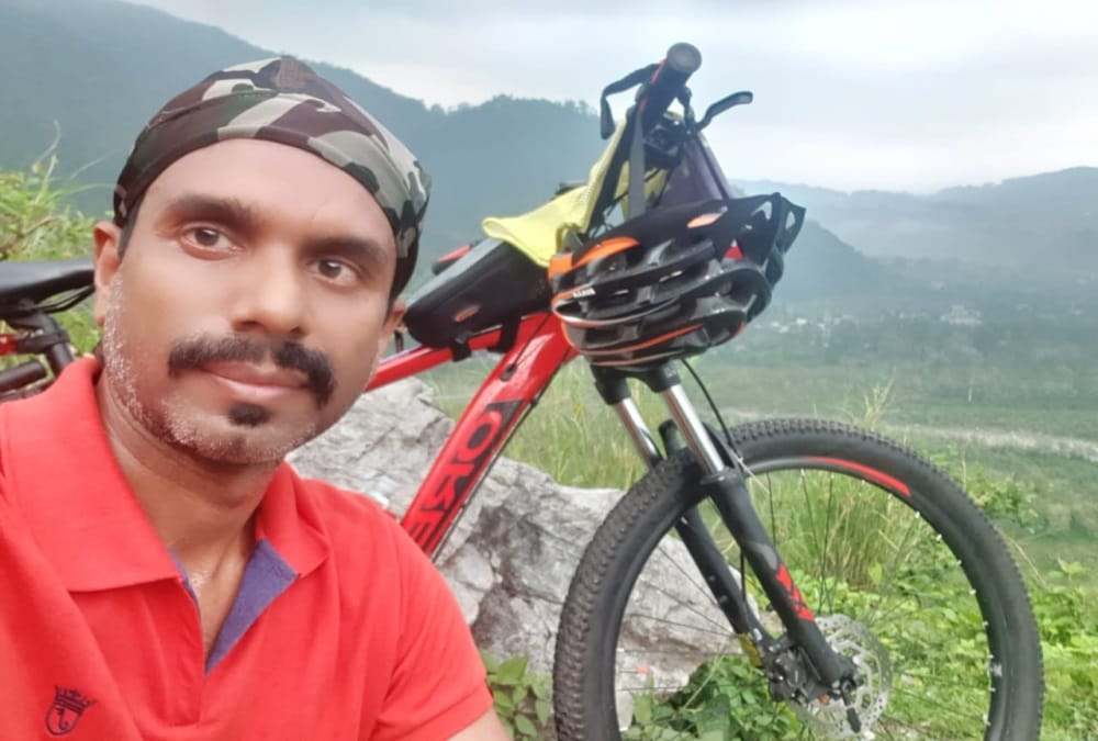 Dehradun Income Tax Officer Doing Cycling in Lockdown , Inspirational Story