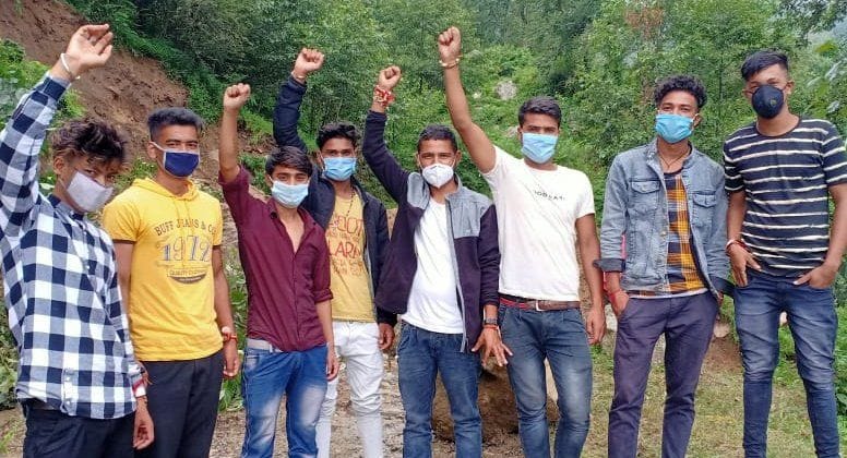 NSUI's demonstration demanding the opening of the road