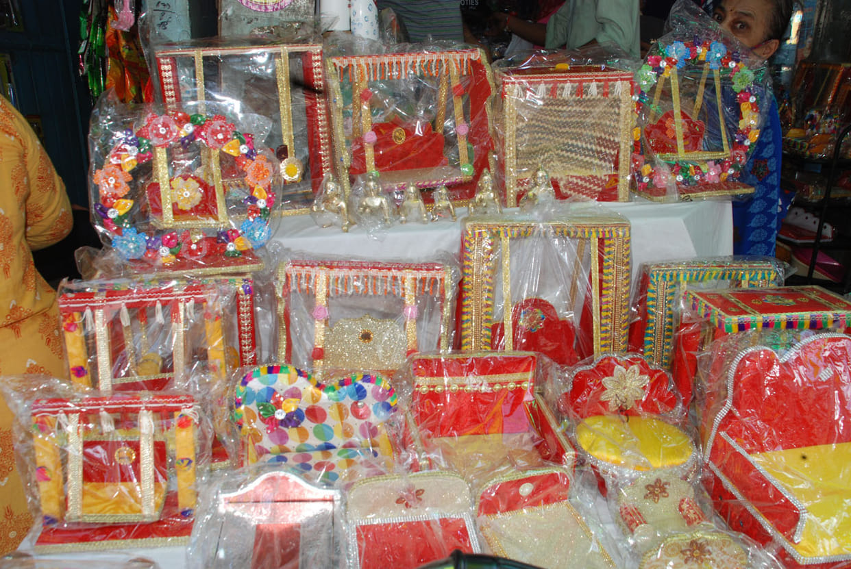Markets decorated with Kanha's makeup