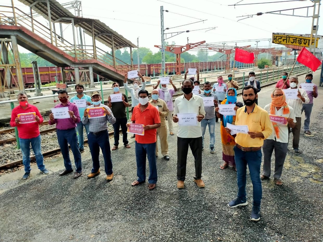 rail workers protested