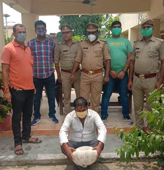 smugler arrested by swat and police team