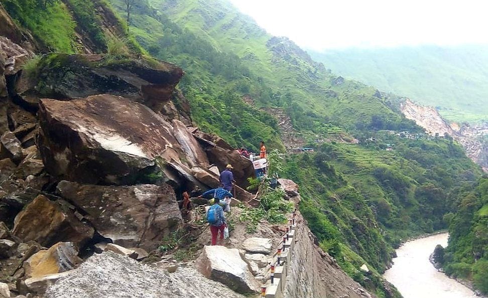 kailaas maanasarovar yaatra maarg gaskoo aur chhotee paangala ke paas band