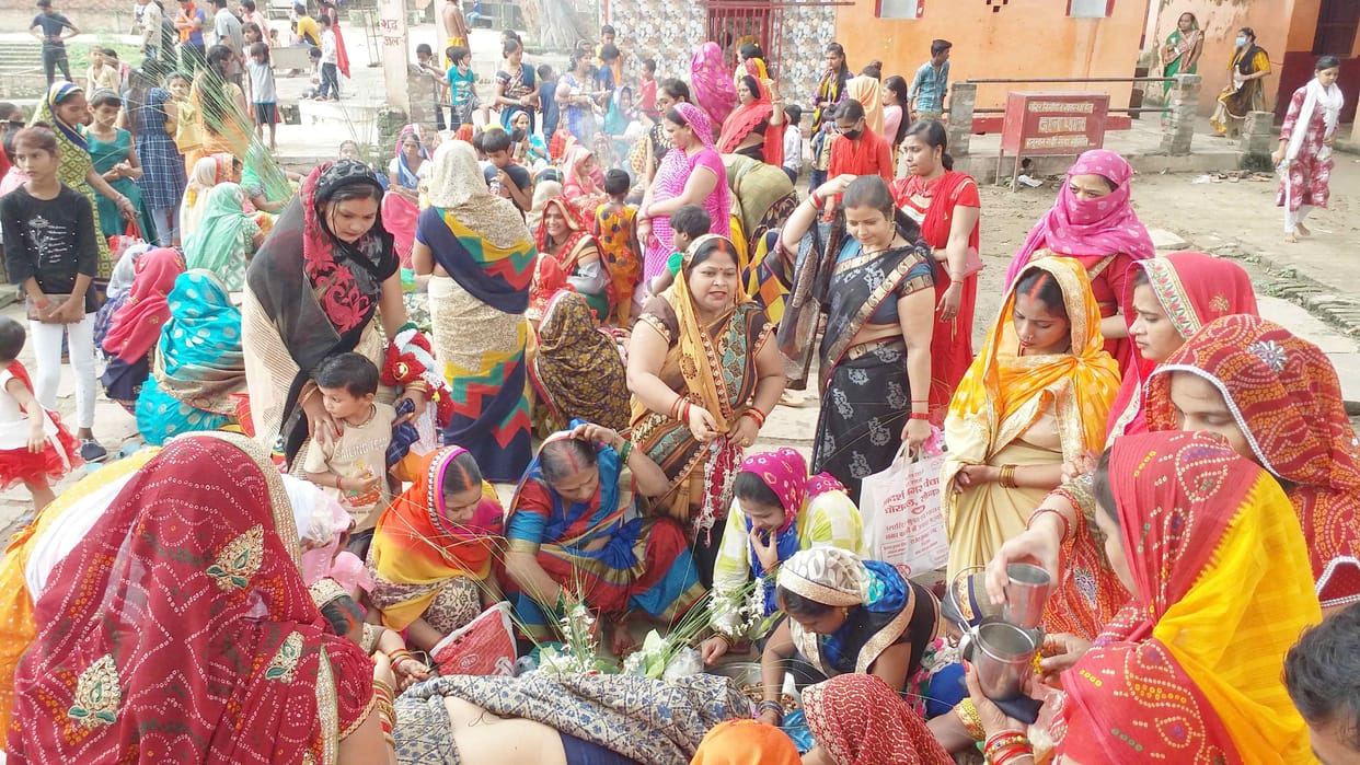 Women kept Lalhi Chhath fast for the protection of their son