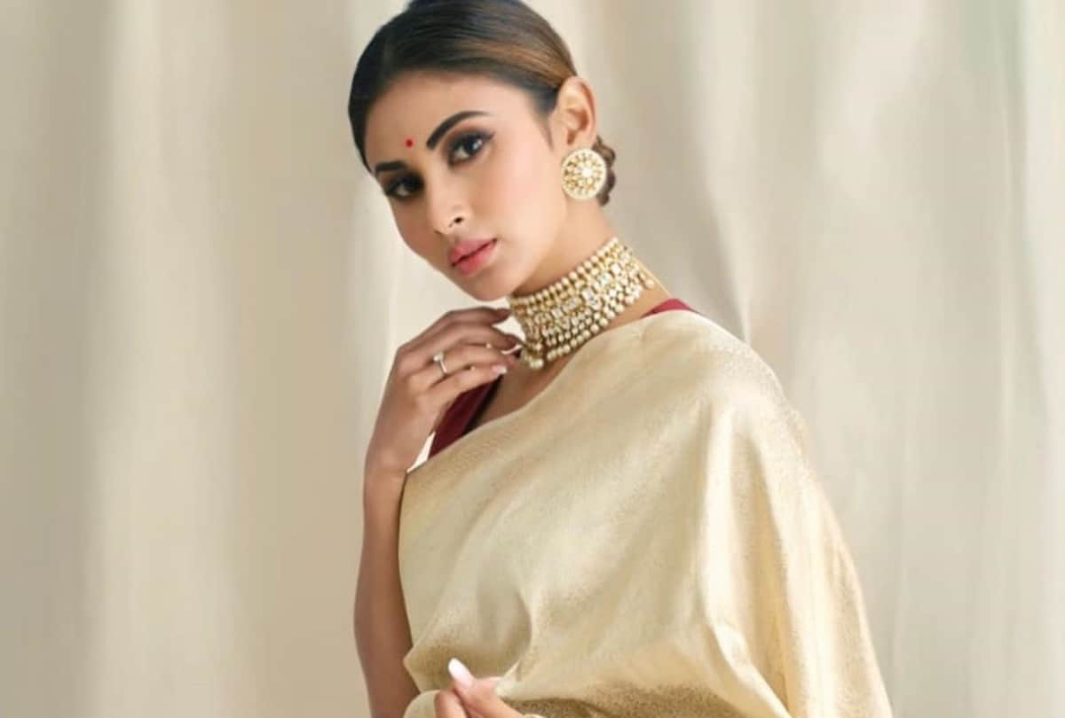 mouni roy wear hand painted lehenga for diwali party worth 35k