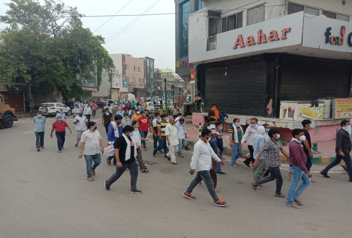 Kerala Plane Crash funeral Of Co-pilot Akhilesh Kumar In Mathura