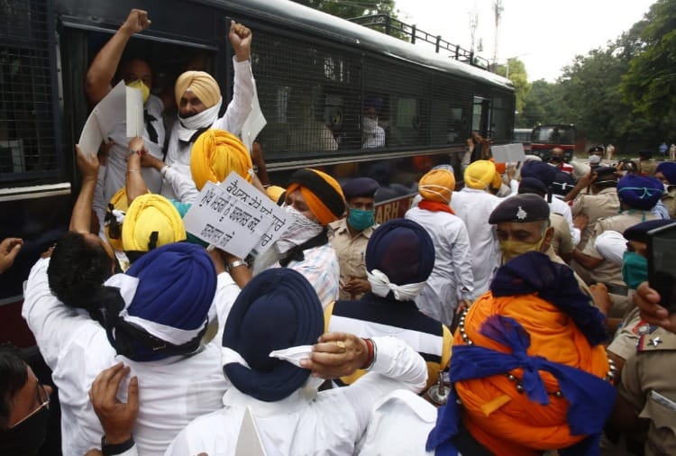Akali dal leaders Arrested for protesting in Chandigarh