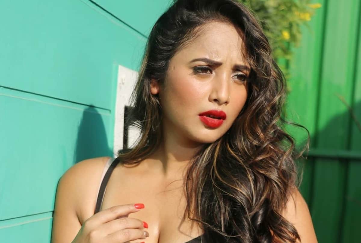 bhojpuri actress rani chatterjee bridal photoshoot in 18 kg lehenga