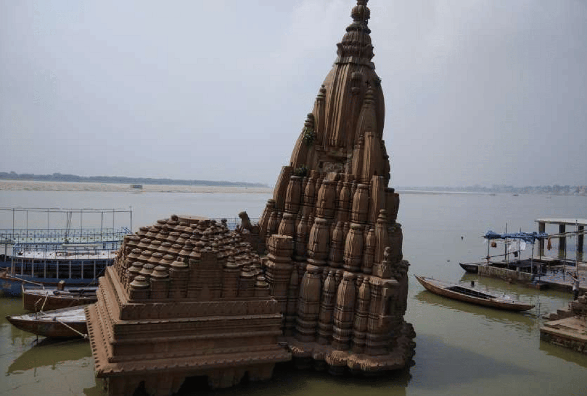 Mysterious Ratneshwar temple of Kashi is more tilted than Pisa tower