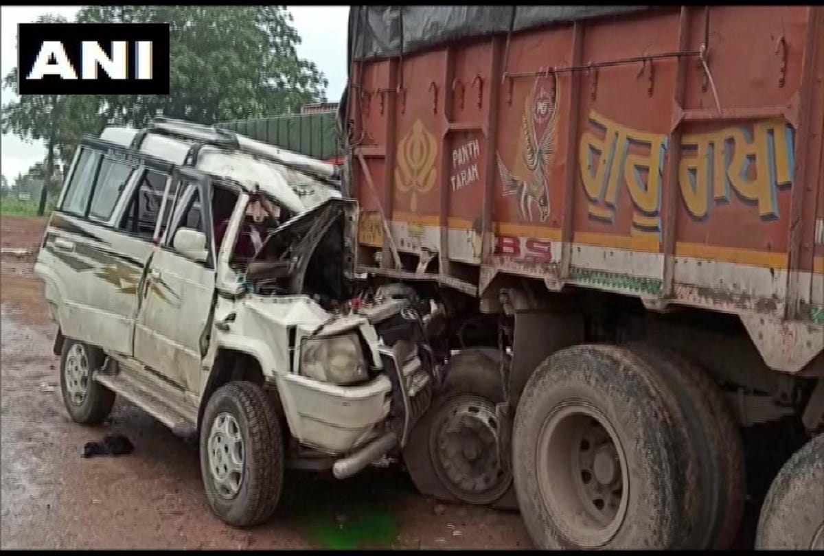 Road accident in Chhattisgarh An SUV bumped into a truck and four people died