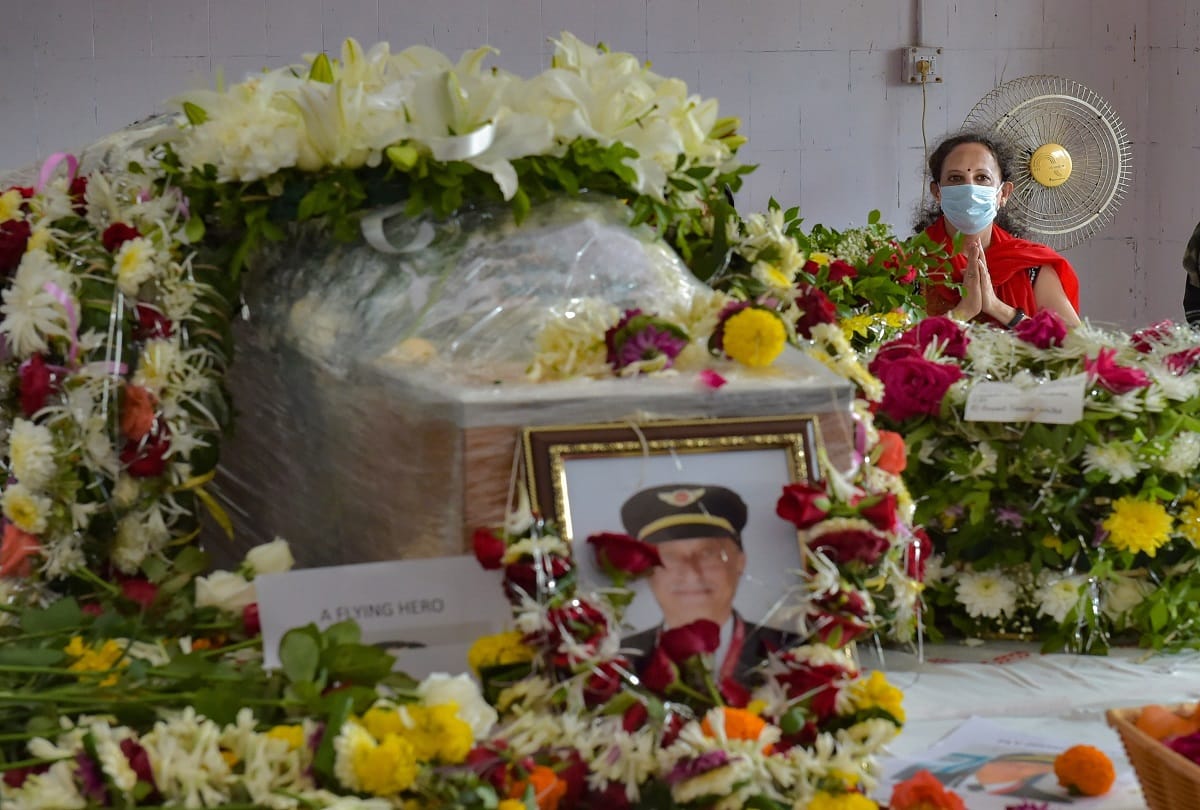 Kozhikode plane crash: the body of Captain Sathe, who saved many lives, was brought to Mumbai