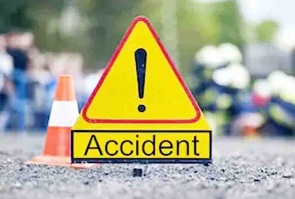 Mother died, daughter injured in road accident in auraiya