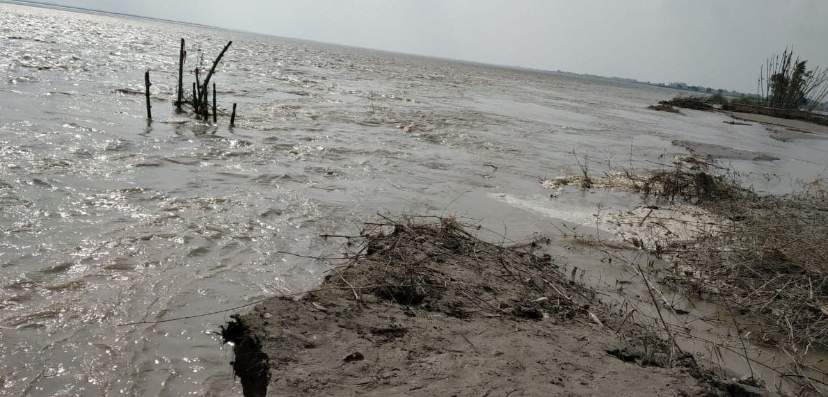 Nepal released three lakh cusecs of water, increased flood risk