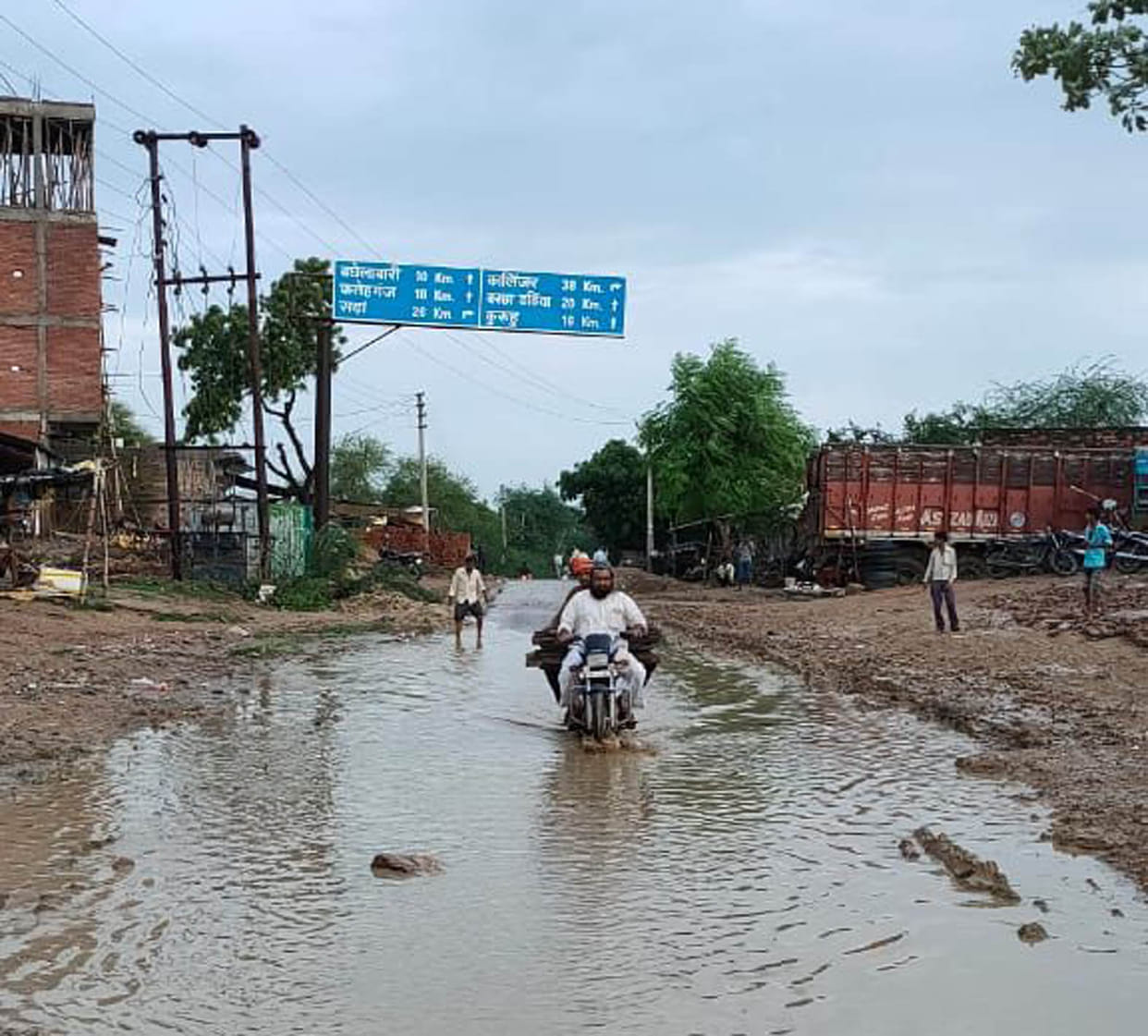 Road connecting MP collapsed