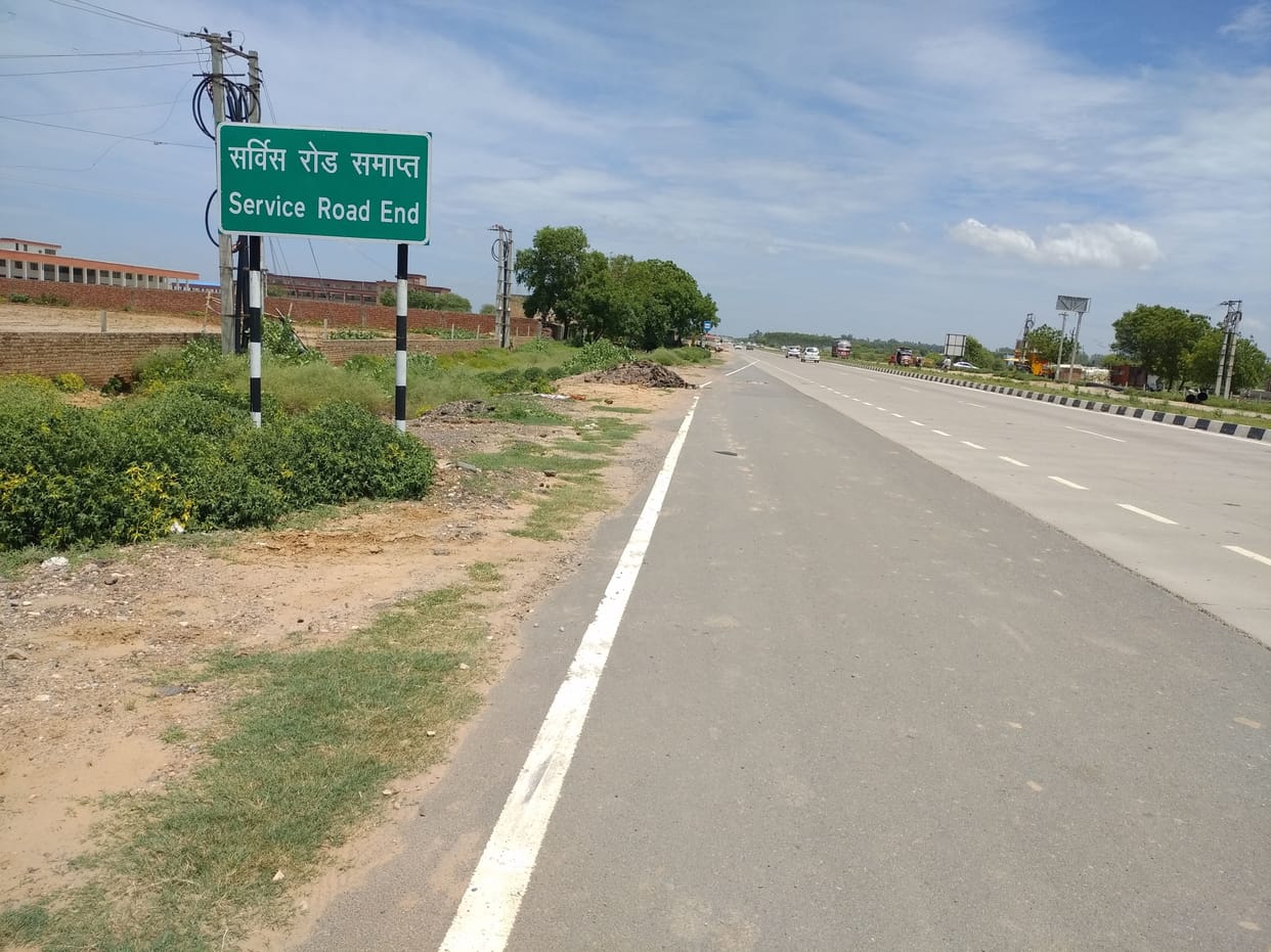 Construction work of stuck service road between three departments