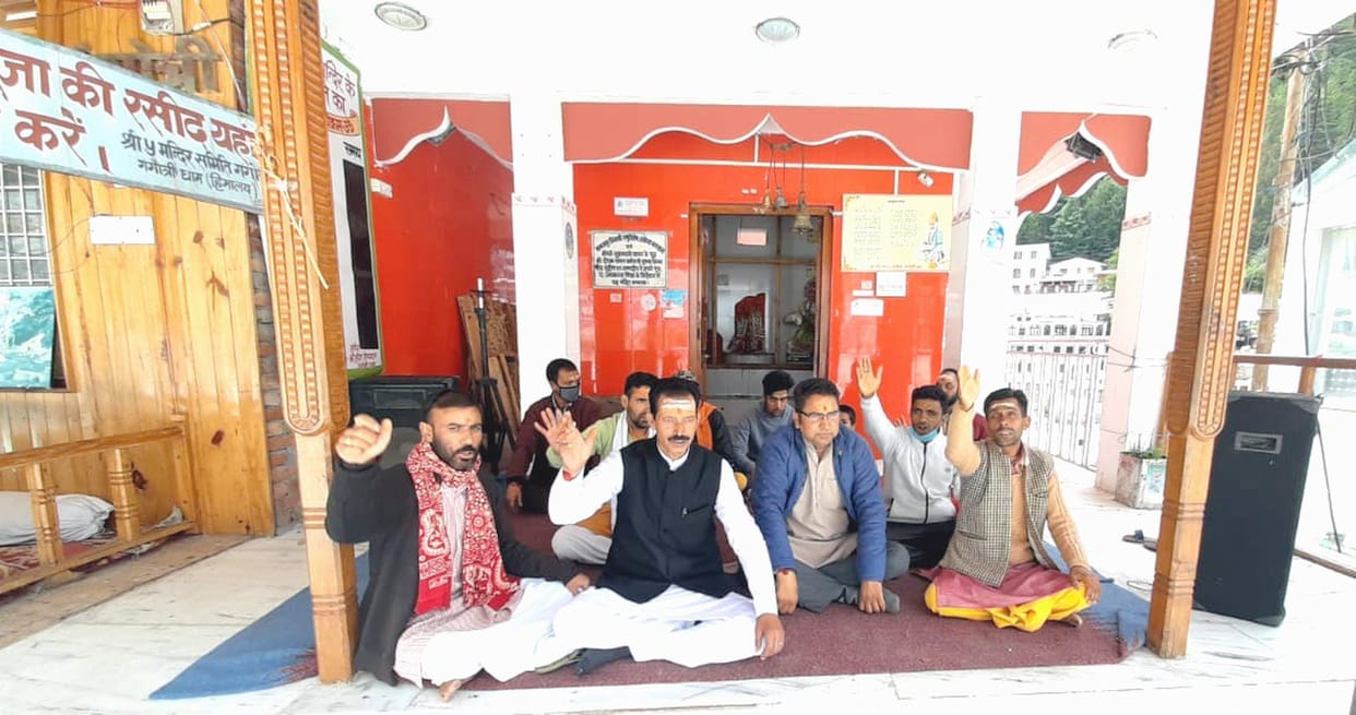 The strike of the pilgrims continues in Gangotri Dham