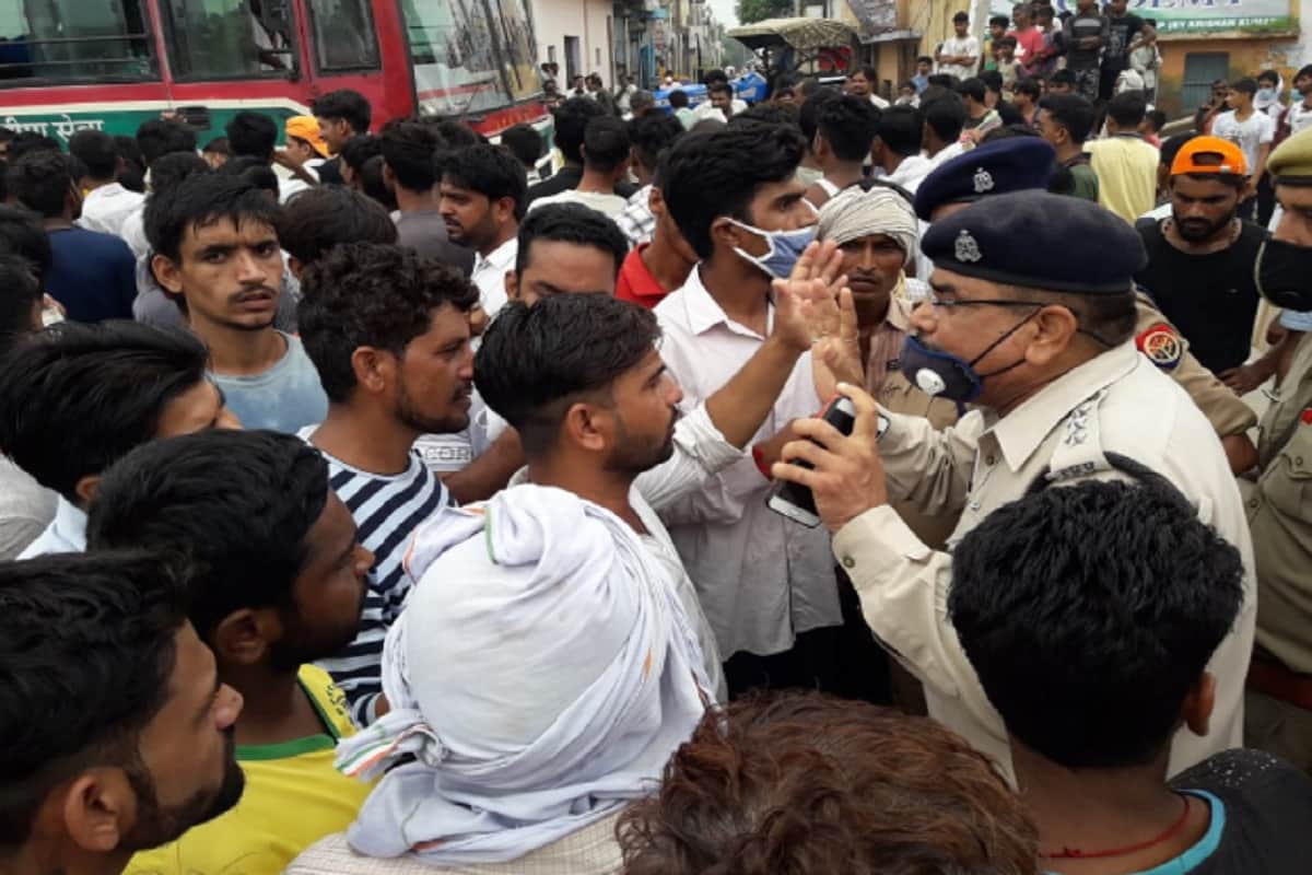 UP News: Peoples have protest against gokashi in a village at Baghpat district