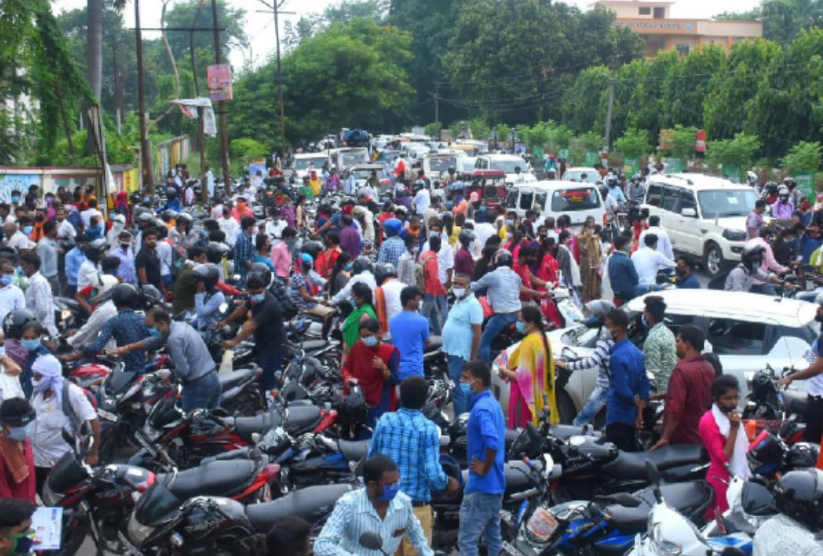 Social distancing breack in B.Ed entrance exam at gorakhpur