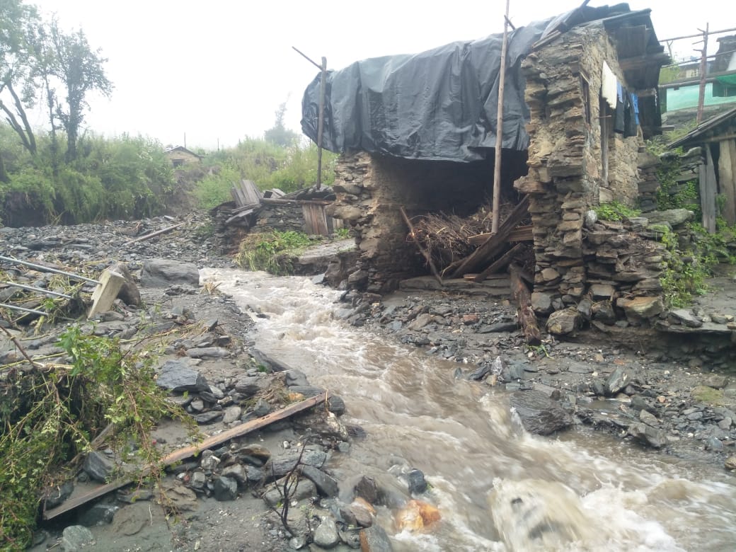 Uttarakhand weather today update news in hindi : heavy rain alert for two days,  Administration alert