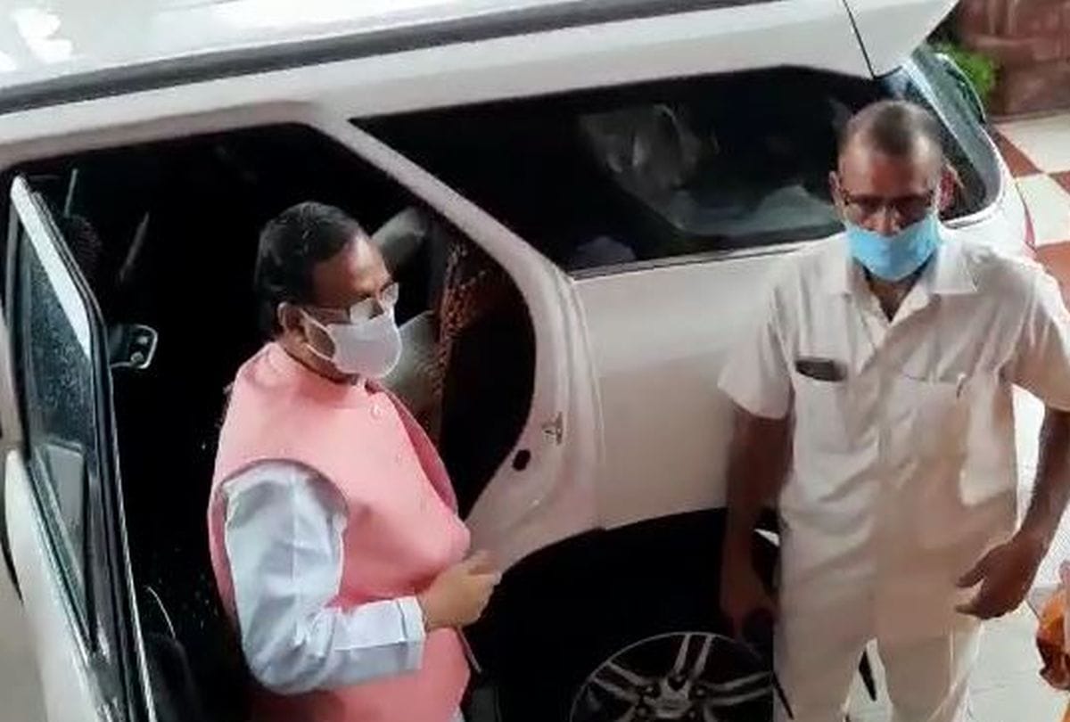 Deputy CM Dinesh Shamra Health Disturb During Covid Meeting In Agra