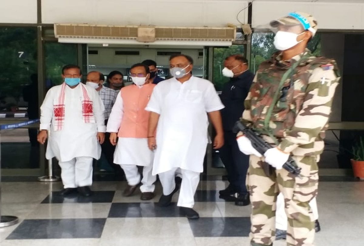 Deputy Cm Dinesh Sharma Said About Corona Virus In Agra And Mathura