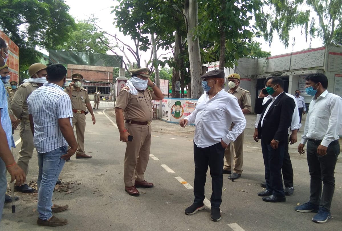 samajwadi party MP Azam Khan close Former CO Ale hasan Had influence in Rampur see photos