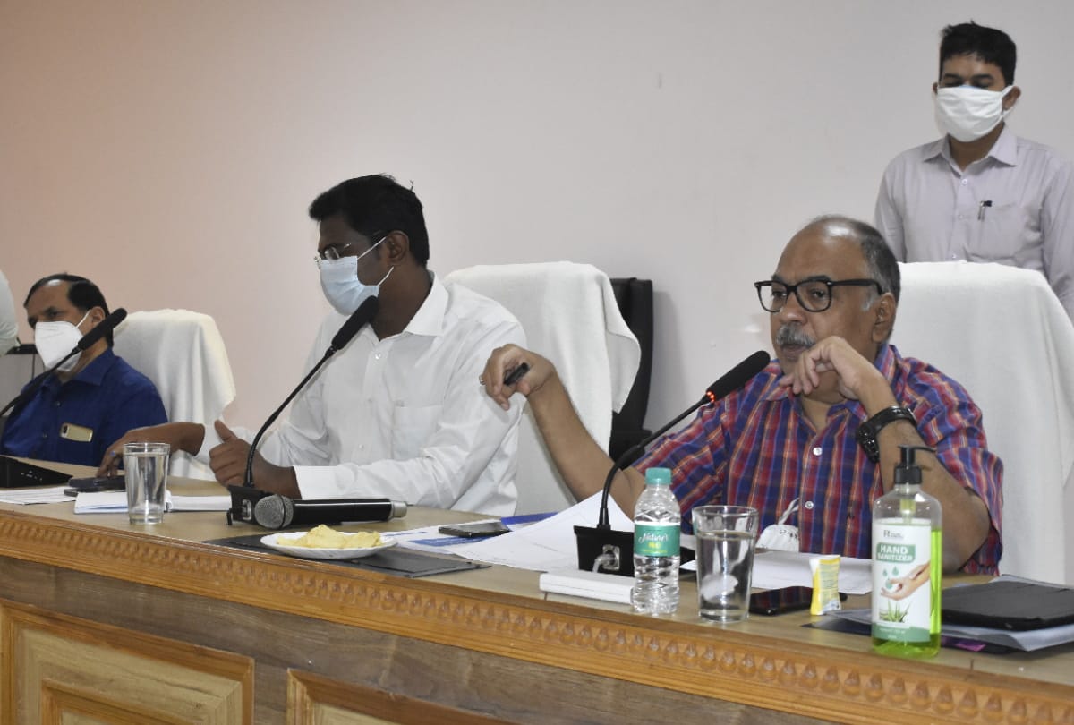 Nodal officer gave special instructions for Rapid response team will examine 10 patients every day