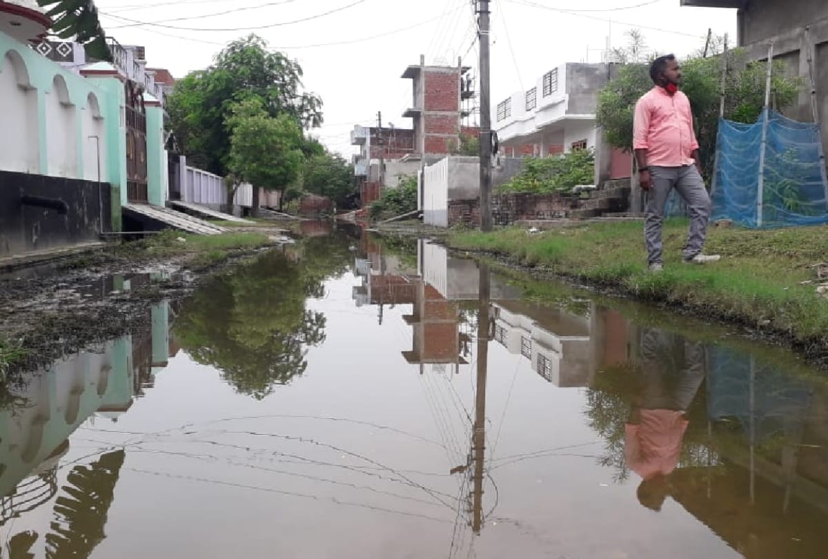 Gorakhpur heavy rain water logging in colony People blamed administration