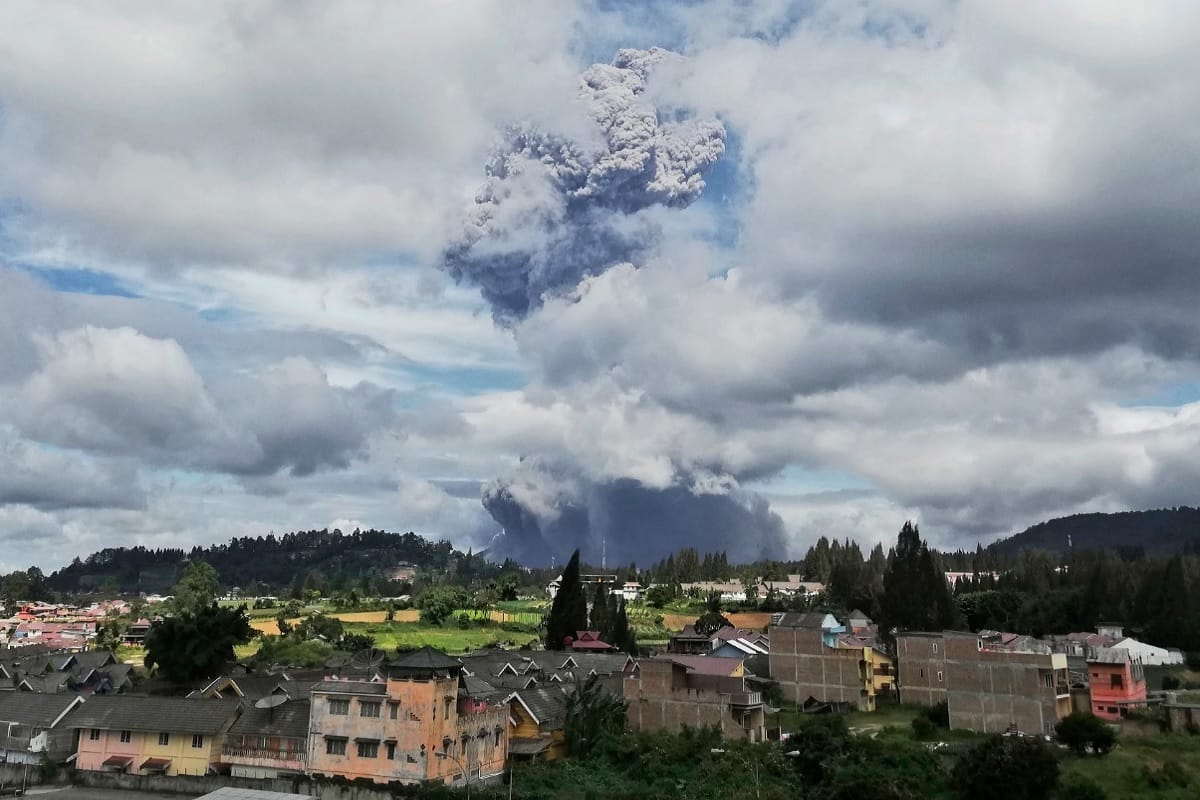 Indonesia Mount Sinabung Volcano eruption sends ash 5000 metres high into sky