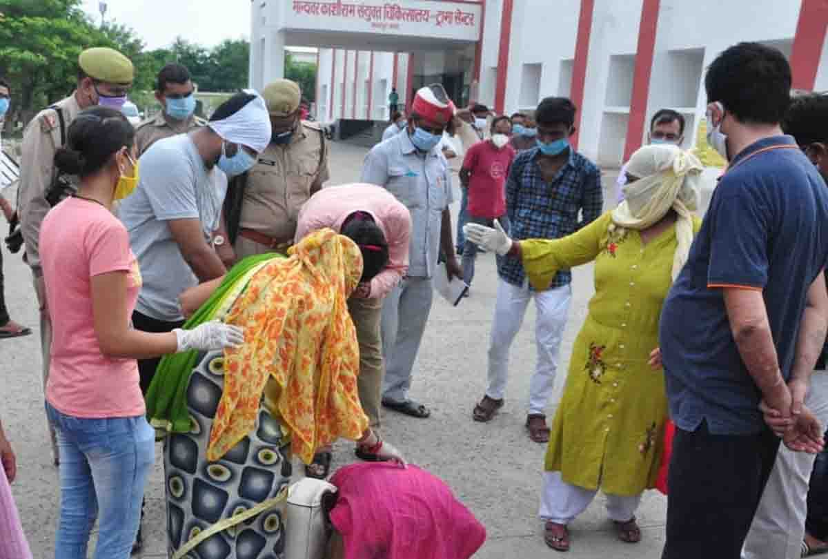 shouting daughter said, careless doctors killed my father, Yogi ji give me justice