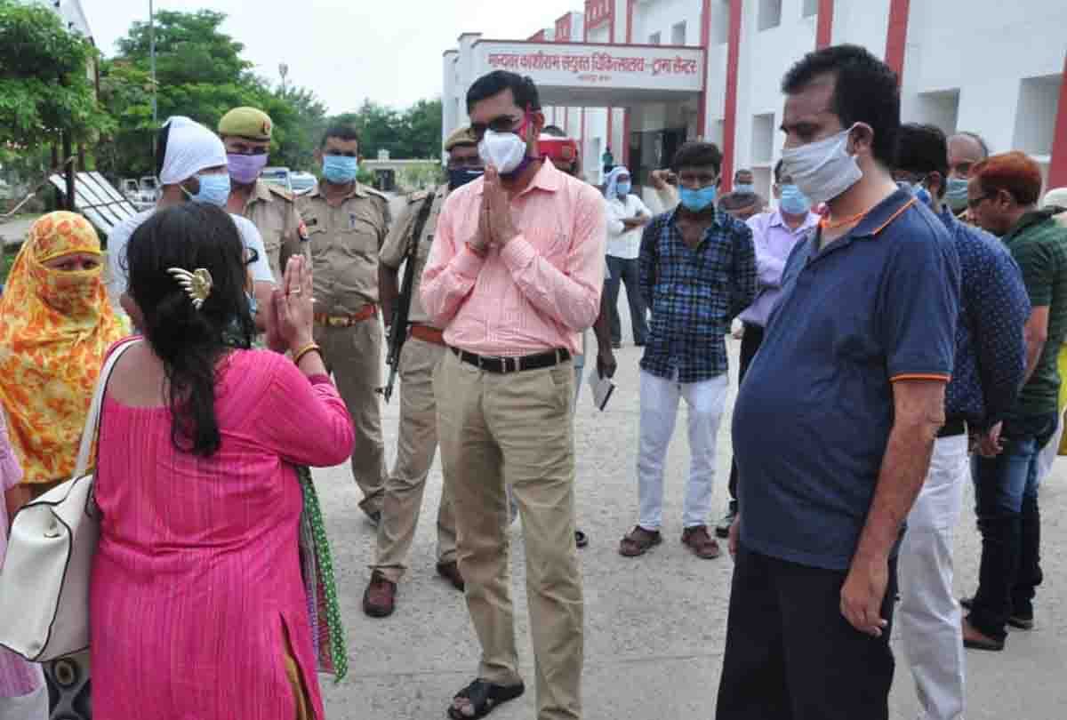 shouting daughter said, careless doctors killed my father, Yogi ji give me justice