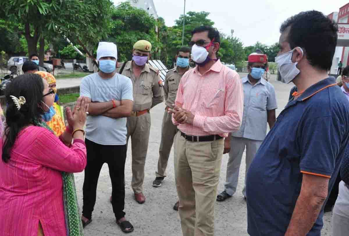 shouting daughter said, careless doctors killed my father, Yogi ji give me justice