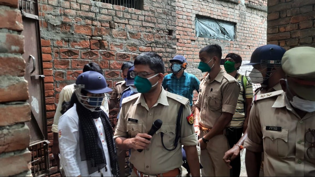 Administrative team reached to remove encroachment of houses in Phulwaria Fourlane construction varanasi
