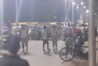 Firing on Joint Secretary of Allahabad High Court Bar, fierce commotion