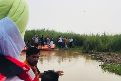Smugglers hide liquor in Sutlej river in Punjab