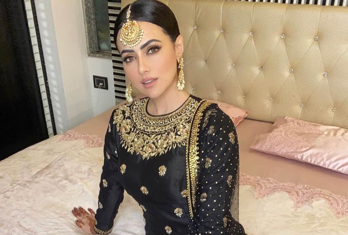 Sana Khan Latest Instagram Post Goes Viral She Is Doing Islamic prayer namaz