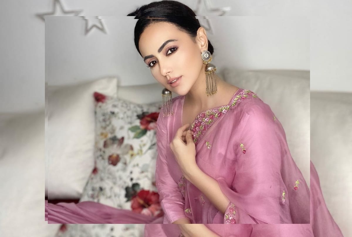 sana khan birthday special here know about his life facts