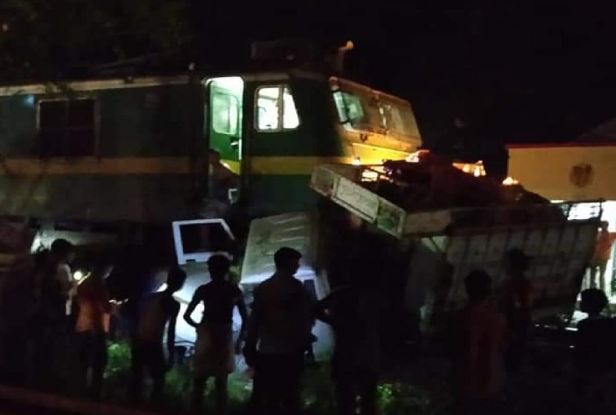 Pickup collided with goods train on Kanpur-Farrukhabad rail route