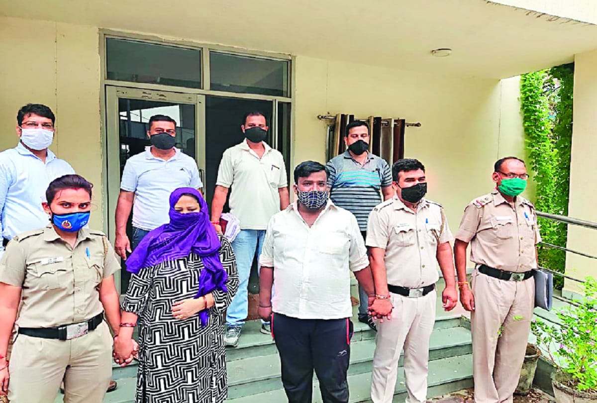 A fraudster couple arrested by delhi police for sending fake bank messages and cheating