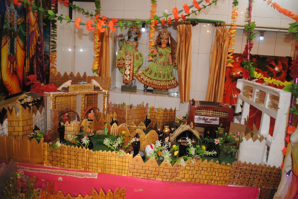 Devotees keep fast and worship Laddu Gopal