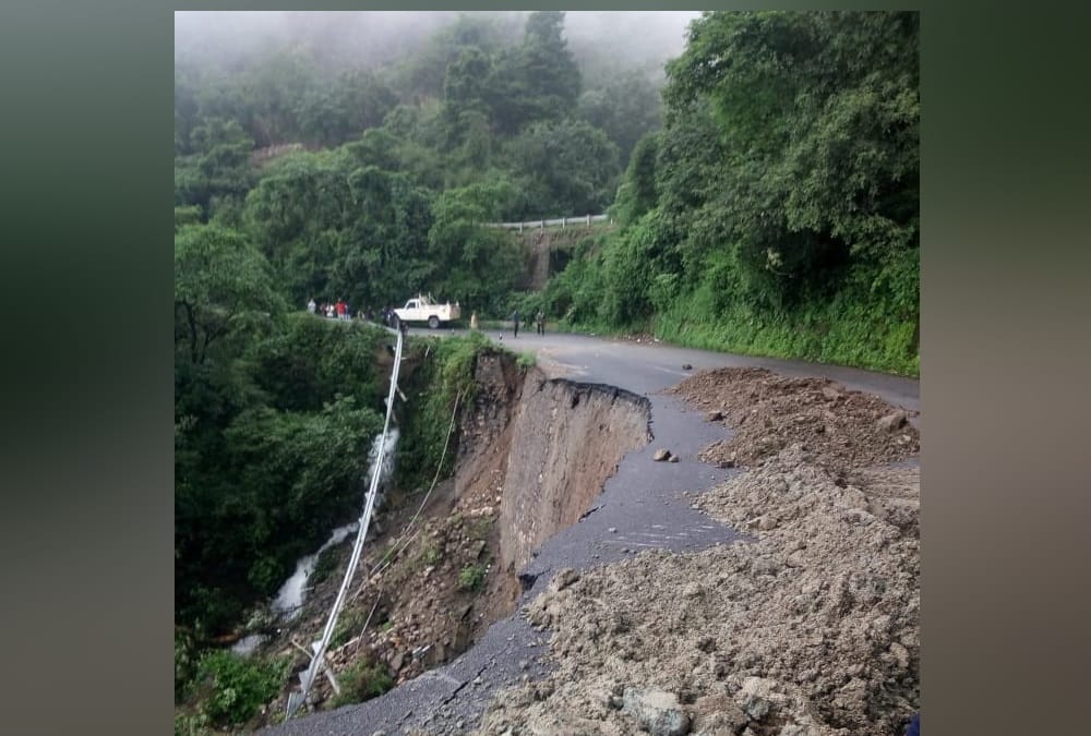 Uttarakhand Weather: Dehradun Mussoorie Road 50 Meter Road Damage, Vehicle Movement Stop