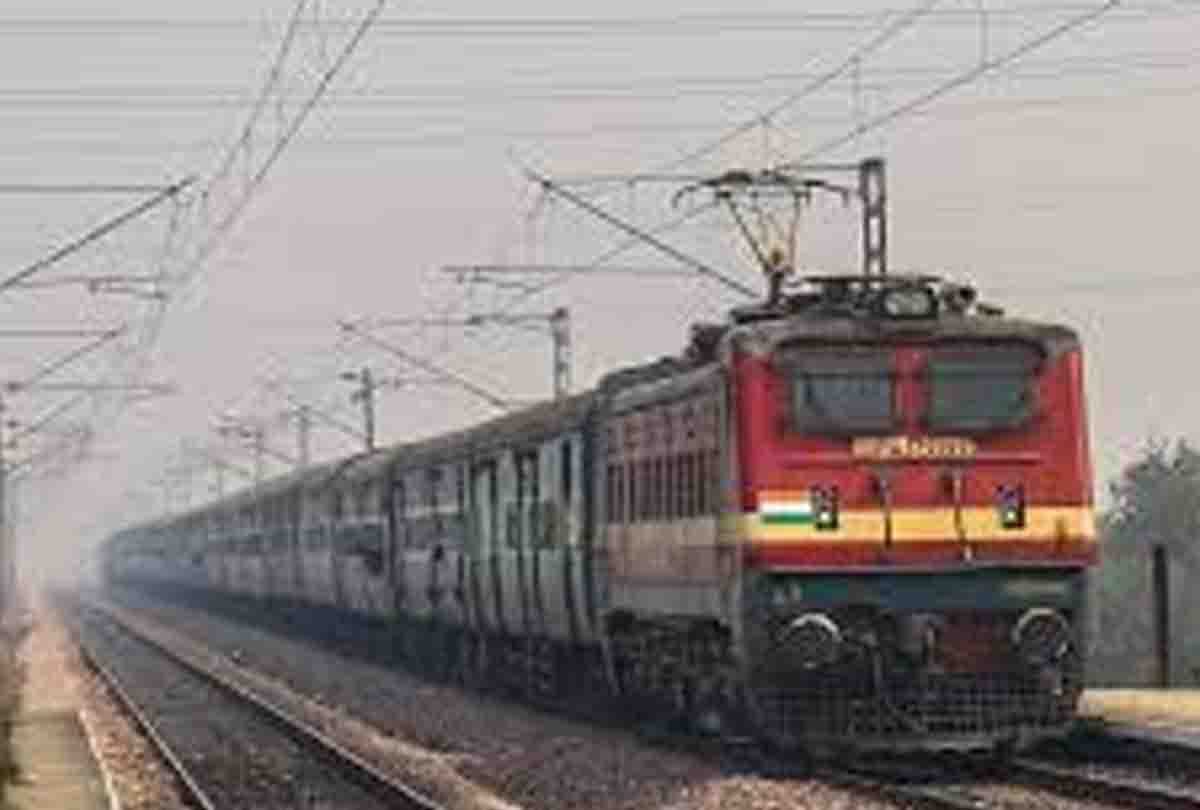 Passenger threatened suicide, GRP stops train in hardoi