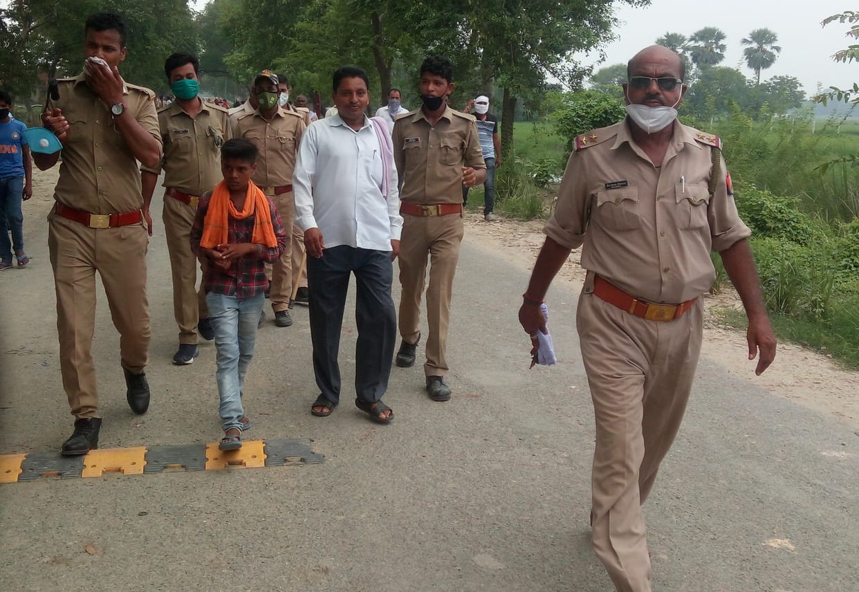 son arrest Father attempts road jam