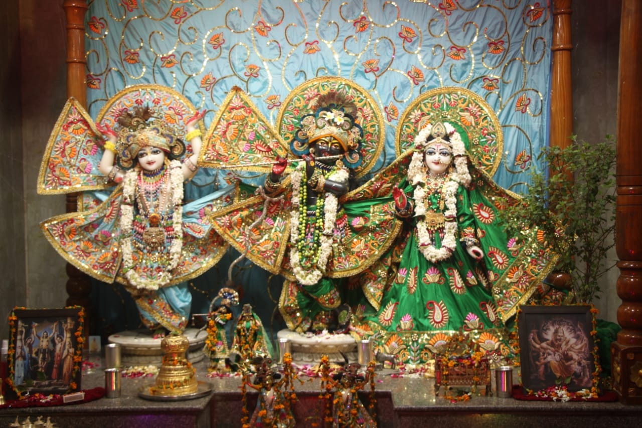 Janmashtami 2020: Baba Vishwanath on swing with Shri Krishna
